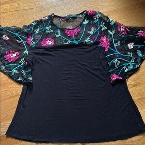 Kim & Cami Black and Pink Puff Sleeve Graphic Blouse